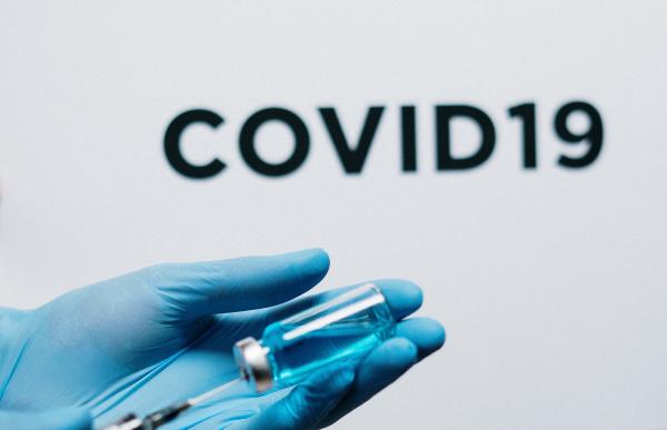 Szczepienia przeciw covid-19