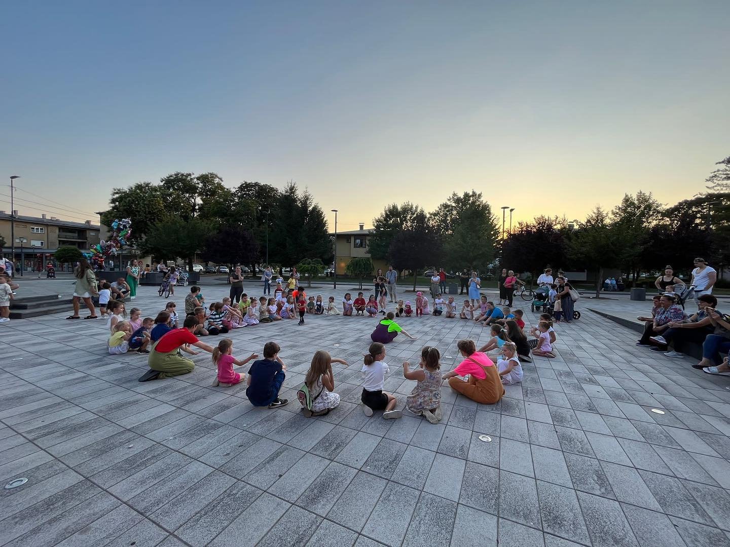 Zdjęcie grupy teatralnej