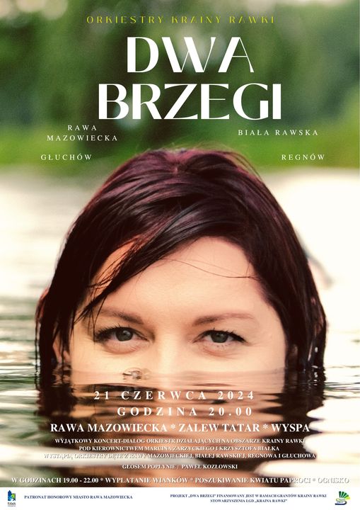 % głowa kobiety wynurzającej się z wody