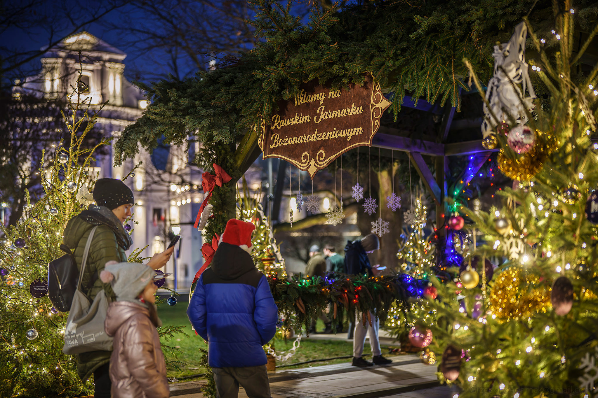 %Brama na Rawskim Jarmarku Bożonarodzeniowym